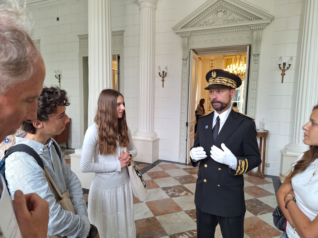 Photo 3 élèves et préfet