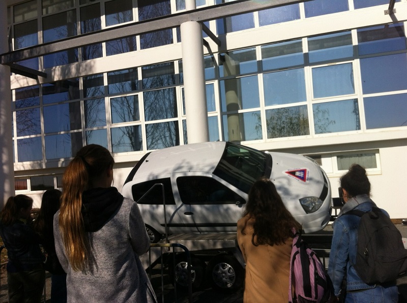 Voiture tonneau avec l'ASPRSR 